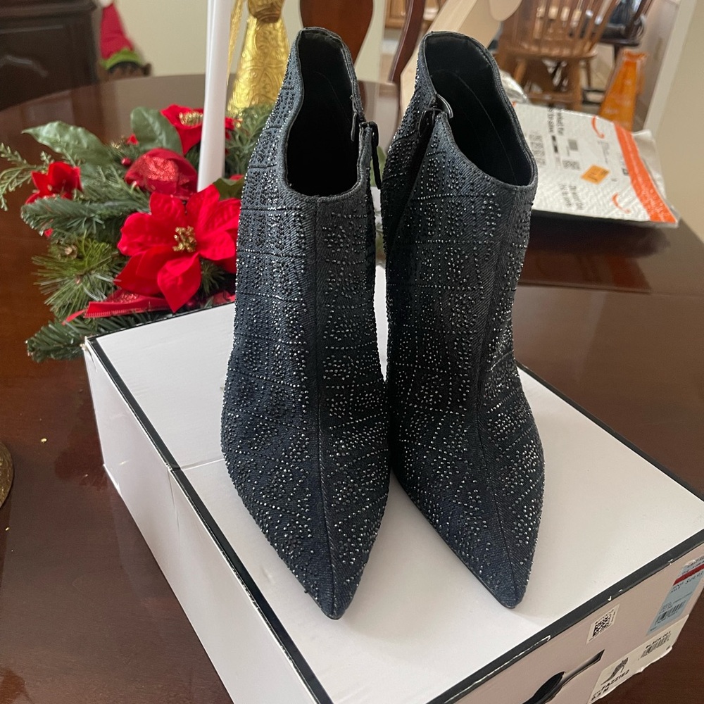 Guess FAZZIE2 Ankle Booties